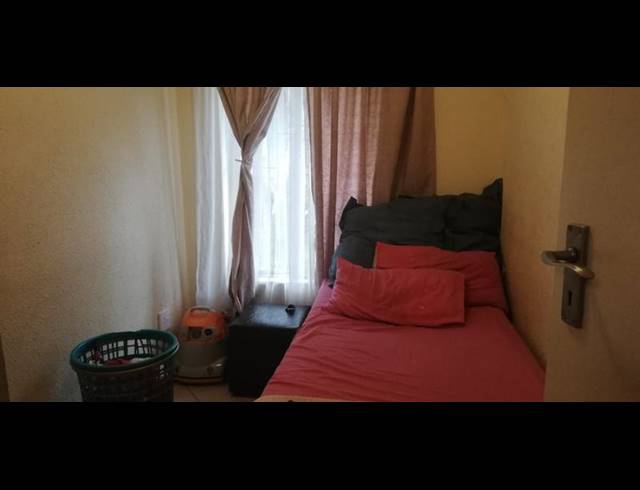 2 BEDROOM TOWNHOUSE FOR SALE IN OLIEVENHOUTBOSCH